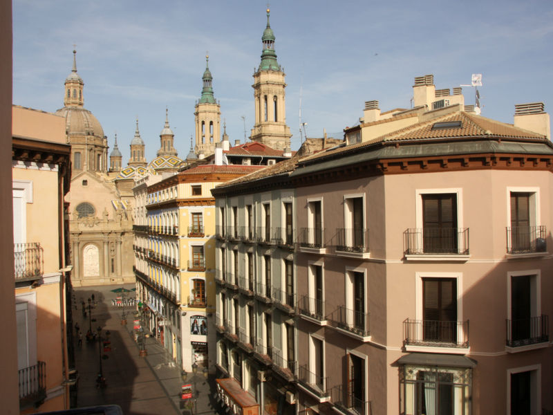Dos Torres Pilar Suites- Balcones Con Vistas A La Ciudad Zaragoza Exterior photo